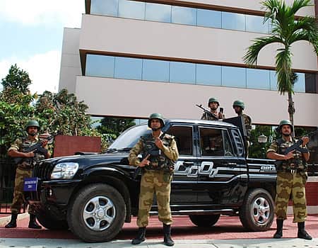 சட்டீஸ்கரில் மாவோயிஸ்டு நடத்திய கண்ணிவெடித் தாக்குதலில் வீரர் உட்பட 4 பேர் பலி