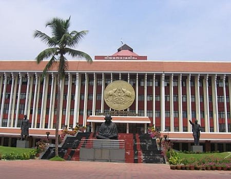 இந்த நாளில் அன்று(24.05.1982)கேரளத்தின் மிகப்பெரிய மந்திரி சபை - கருணாகரன் தலைமையில் பதவியேற்றது