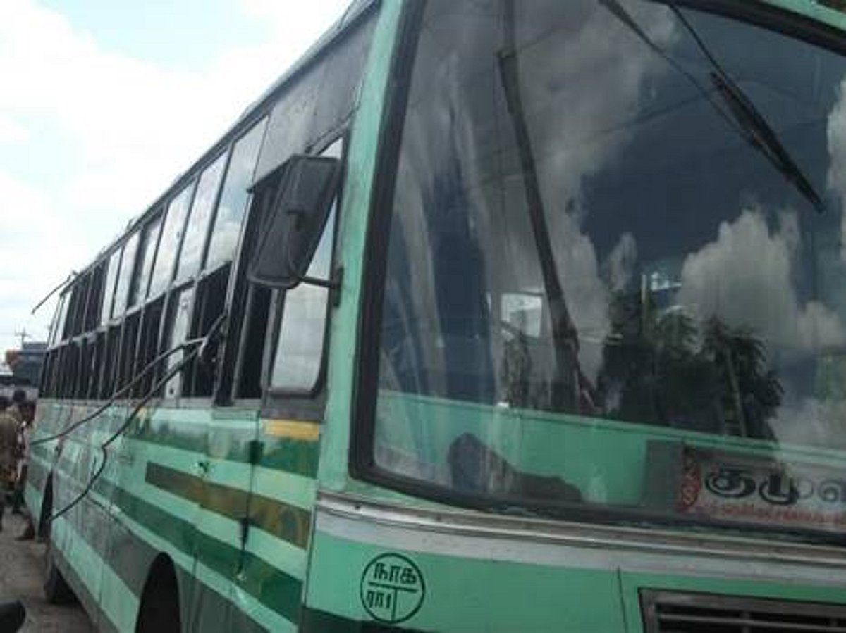 ஸ்ரீவில்லிபுத்தூரில் அரசு பேருந்து-லாரி மோதல்: இரு குழந்தைகள் உள்ளிட்ட மூவர் சாவு