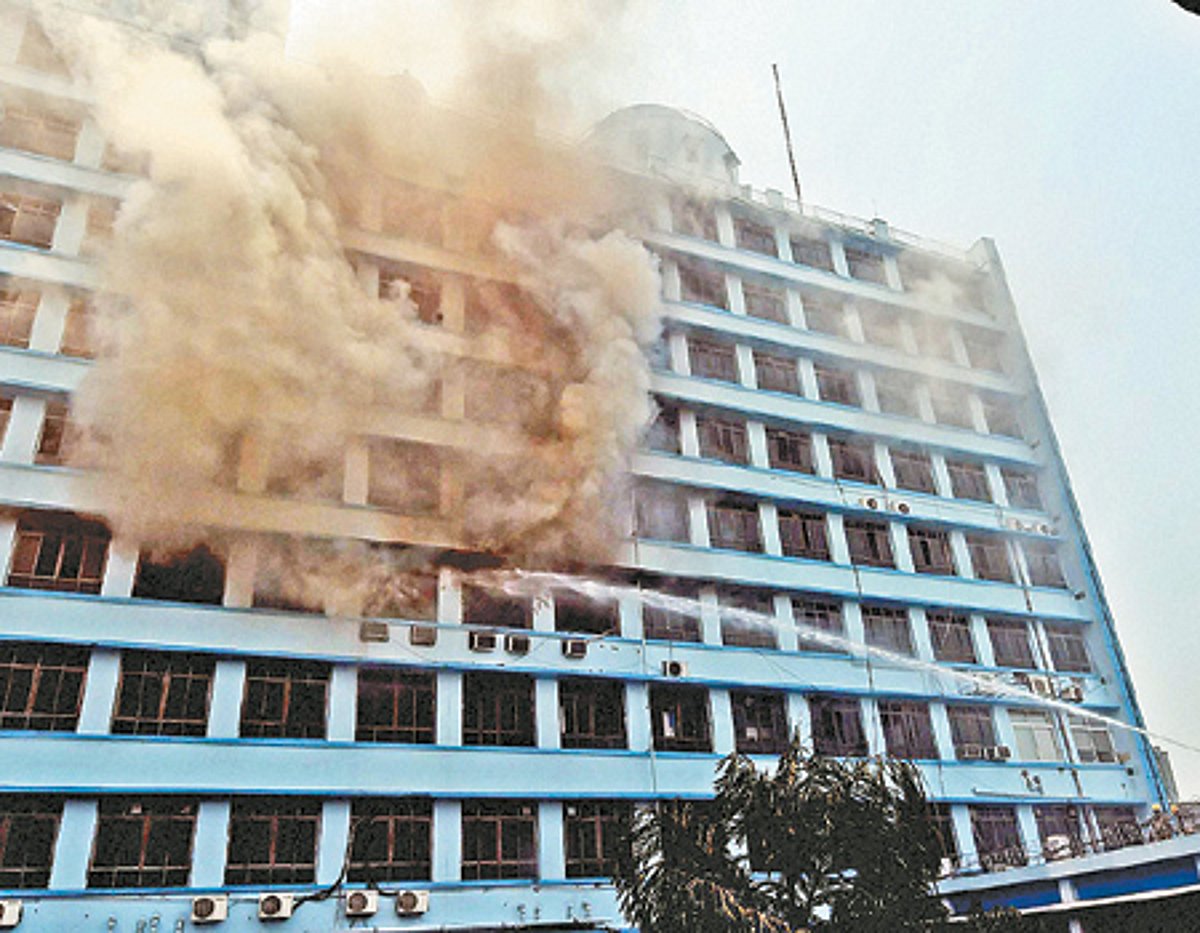 சீனாவில் ஏழு அடுக்குமாடி கட்டிடத்தில் தீ விபத்து: 6 பேர் பலி