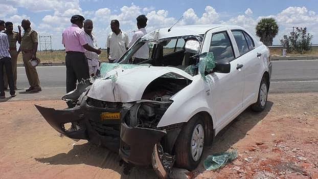 விருதுநகர் அருகே வாகன விபத்தில் ஒருவர் சாவு: 3 பேர் படுகாயம்