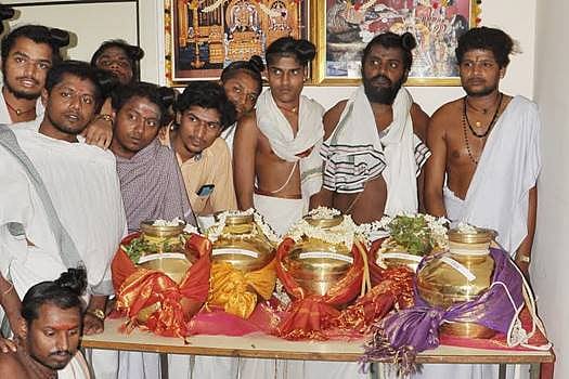 நடராஜர் கோயில் கும்பாபிஷேகத்தை முன்னிட்டு சப்த நதிகளில் இருந்து கொண்டு வரப்பட்ட புனிதநீர்