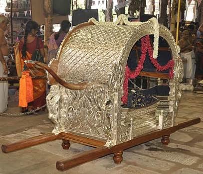 சிதம்பரம் ஸ்ரீநடராஜருக்கு வெள்ளி பல்லக்கு உபயம்: கோவை பக்தர் வழங்கினார்