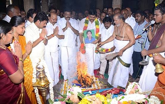 ஜெயலலிதா மீண்டும் முதல்வராக வேண்டி ஸ்ரீவிலி. கோவிலில் ருத்ரயாகம்