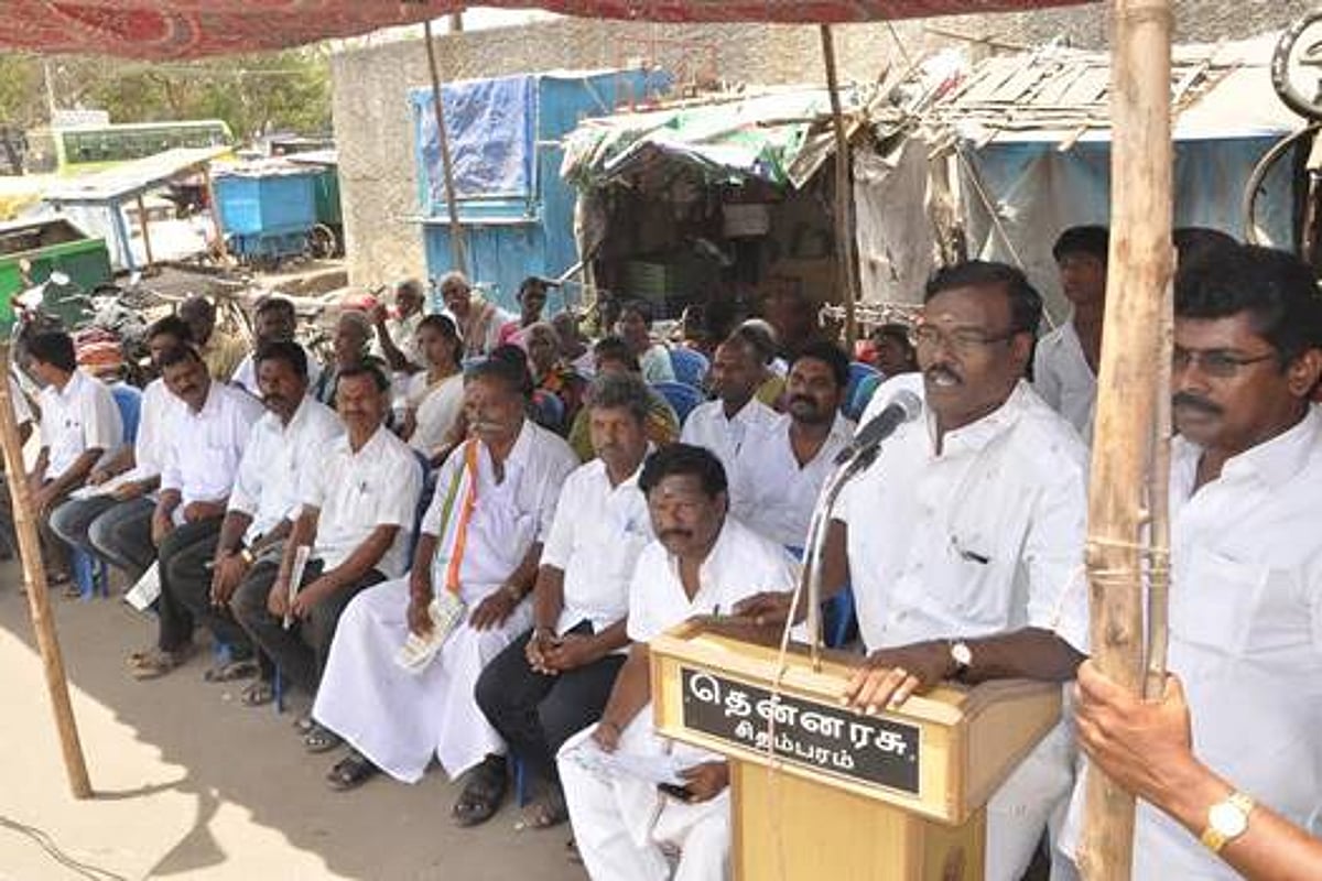 டாஸ்மாக் கடைகளை அகற்றக்கோரி சிதம்பரத்தில் தமாகாவினர் உண்ணாவிரதம்