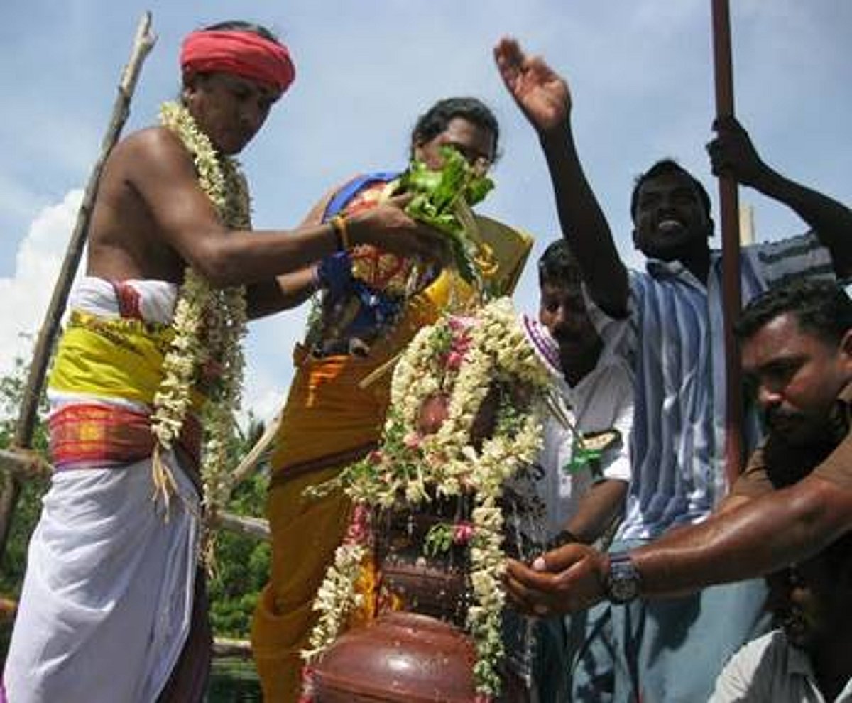 எருக்கட்டாஞ்சேரி ஸ்ரீ கால காலநாத சுவாமி கோயில் கும்பாபிஷேகம் -திரளான பக்தர்கள் பங்கேற்பு