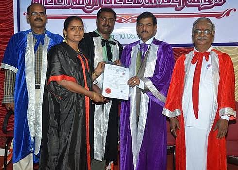 மாணவர்களும், மக்களும் போற்றும் நல்லாசிரியர்களாக பணிபுரிய வேண்டும்:  துணை வேந்தர்