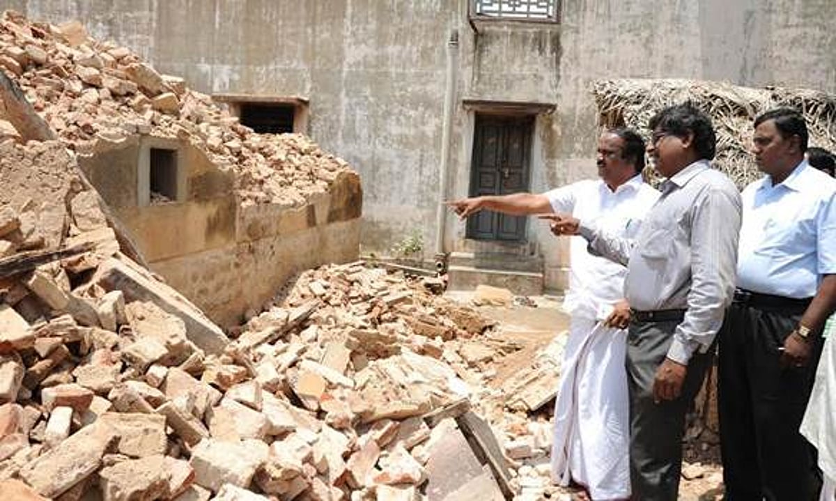 அன்னவாசலில் வீட்டு சுவர் இடிந்து தாய், மகன் சாவு: சம்ப இடத்திற்கு சென்று ஆட்சியர் விபத்து குறித்து ஆய்வு