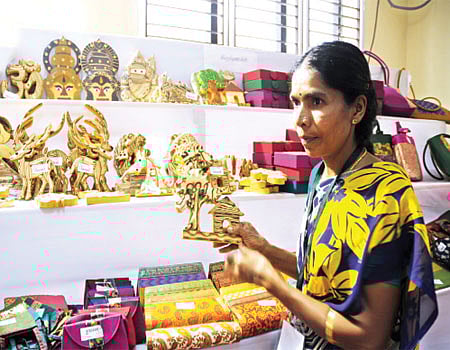 ஜாதிக்காய் மர பொம்மைகள்!