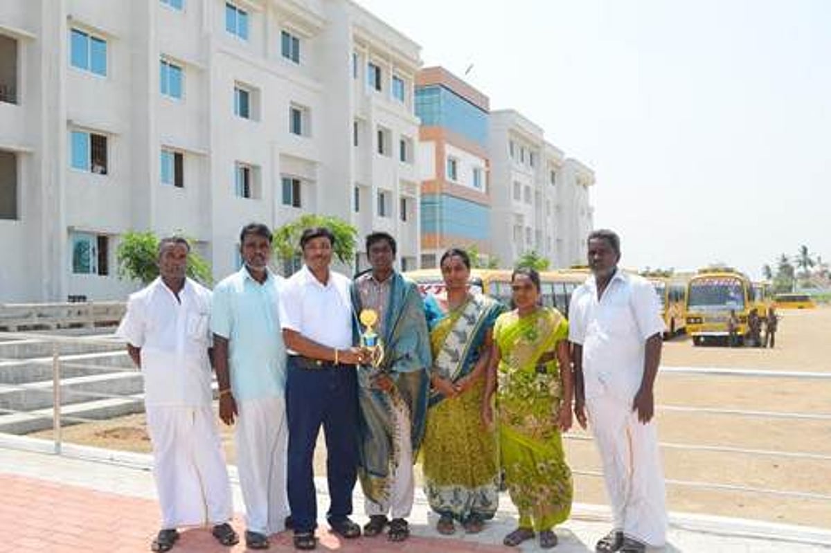 வத்திராயிருப்பு ஏழை மாணவி மாநில அளவில் மூன்றாம் இடம்