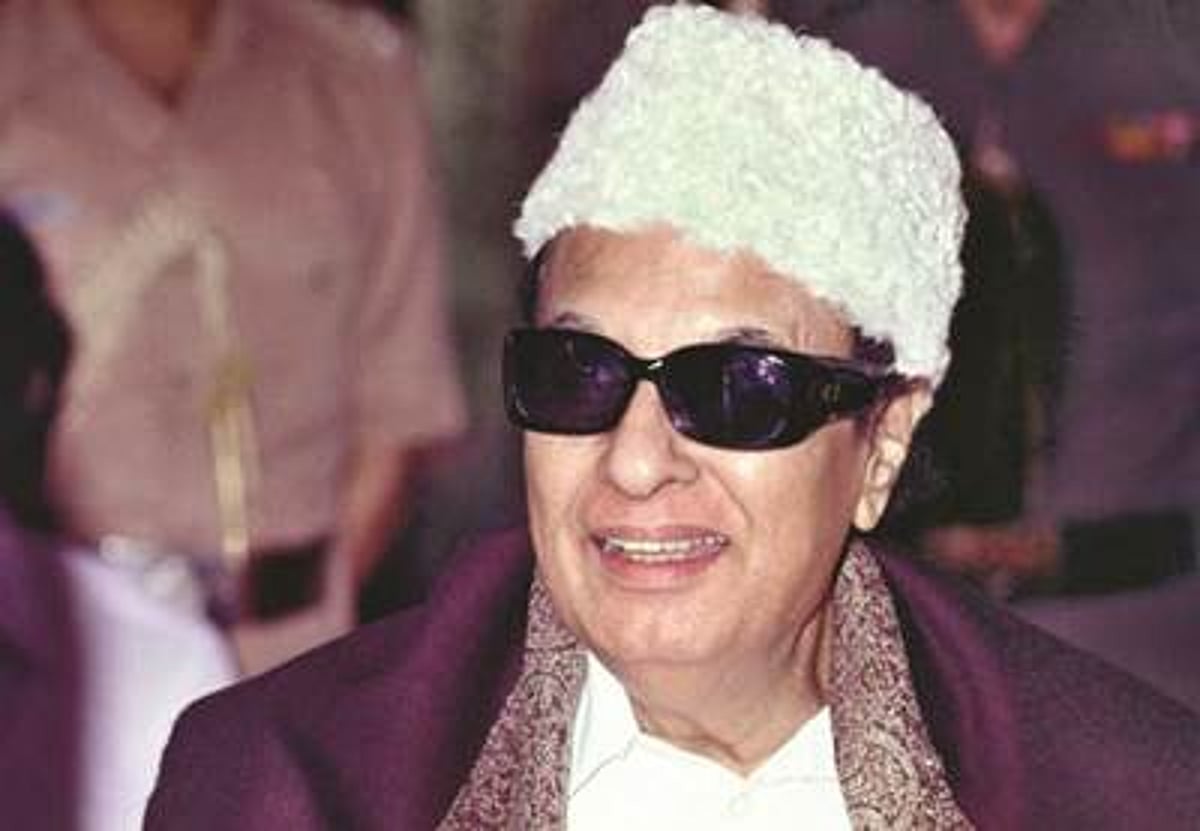 இந்த நாளில் அன்று(26.05.1984)1985-86 கல்வி ஆண்டில் முதல் வகுப்பில் இருந்து தொழில் கல்வி - முதல்வர் எம்ஜிஆர் அறிவிப்பு