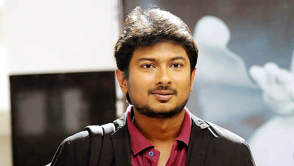 திமுக கொடியை எந்த பதவியிலும் இல்லாத உதயநிதி ஏற்றுவதா? யாரோ முணுமுணுப்பது காதில் கேட்கிறது