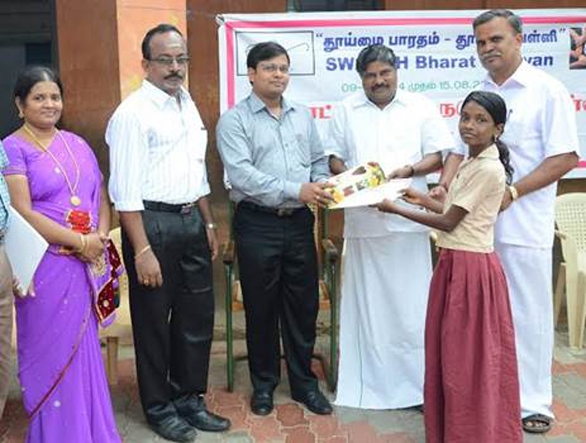 அரசுப் பள்ளிக்கும் தனியார் பள்ளிக்கும் வேறுபாடு இல்லை: சிவகாசி உதவி ஆட்சியர்