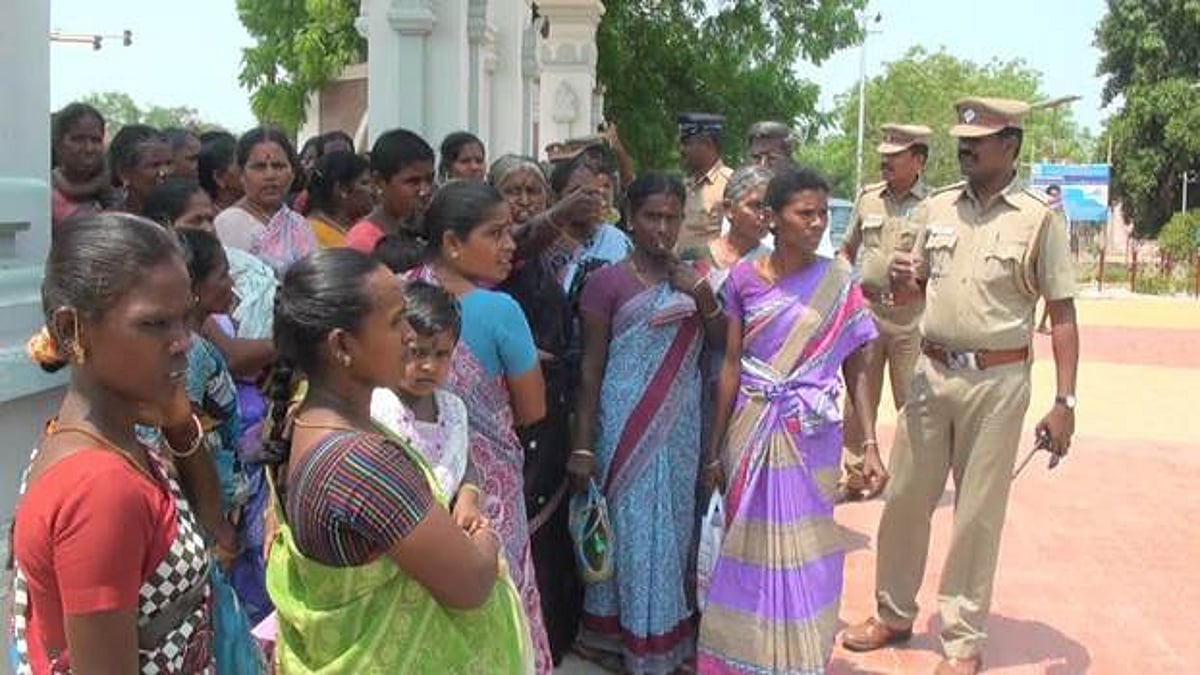 100 நாள் திட்டத்தில் பணி வழங்க வலியுறுத்தி பொதுமக்கள் முற்றுகை