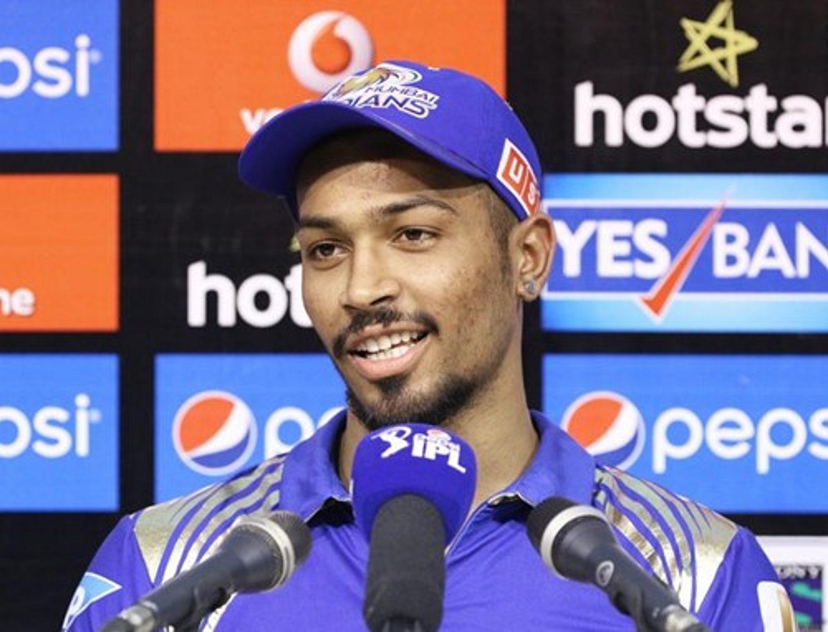 சென்னை அணியை அதிரவைத்த 'சிக்ஸர்' பாண்ட்யா!