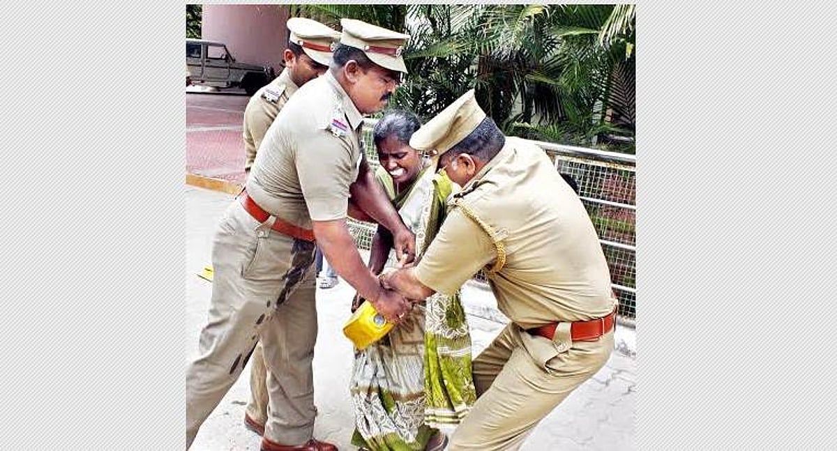 ஸ்ரீவில்லிபுத்தூரில் 125 பள்ளிகளில் படிக்கும் மாணவர்களுக்கு அரசின் விலையில்லாப் பொருட்கள்