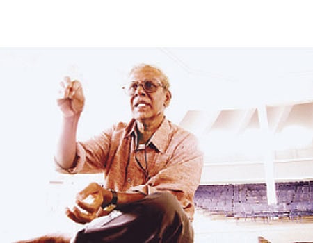 மக்கள் ஆதரவால் நடக்கும் பள்ளி!