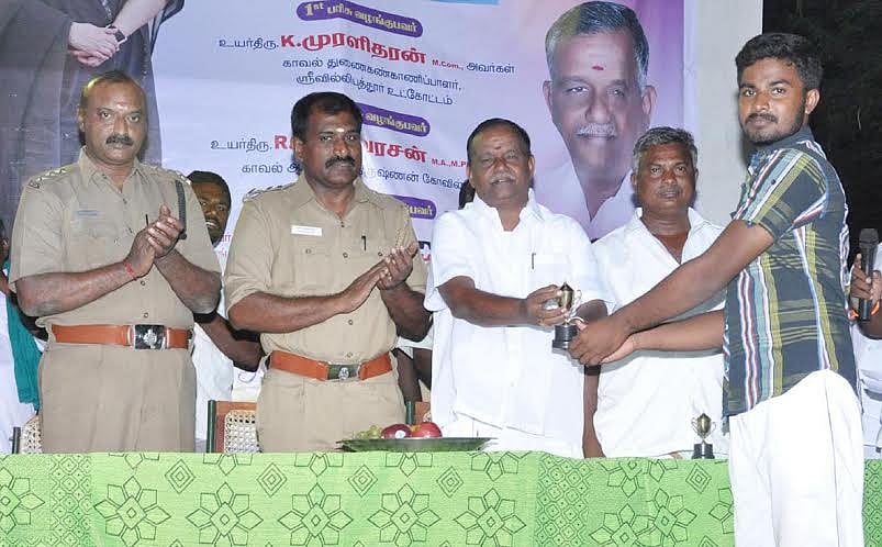 கிராமங்களுக்கிடையிலான கிரிக்கெட் போட்டி: பரிசளிப்பு விழா