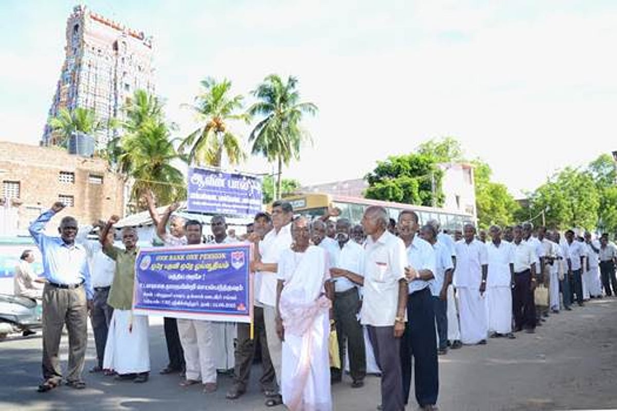 ஒரே பதவி, ஒரே ஓய்வூதியம் திட்டதை செயல்படுத்த வலியுறுத்தி முன்னாள் ராணுவத்தினர் பேரணி