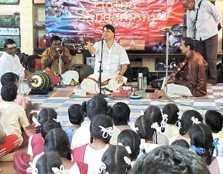 அள்ளிக் கொடுக்கும் அருண்!