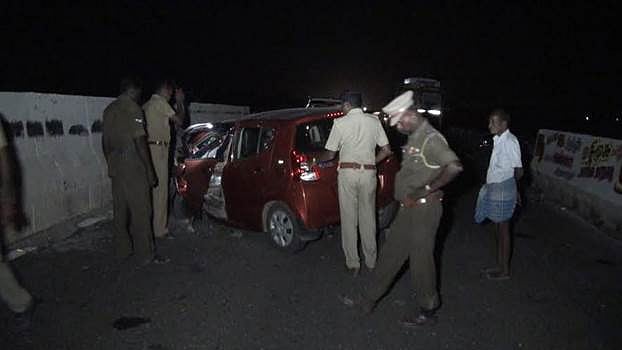 விருதுநகர் அருகே பால தடுப்புச் சுவரில் கார் மோதி விபத்து - 2 பேர் சாவு