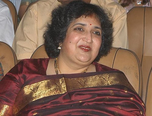 உத்தரவாதக் கையெழுத்துப் போடவில்லை: லதா ரஜினிகாந்த் விளக்கம்