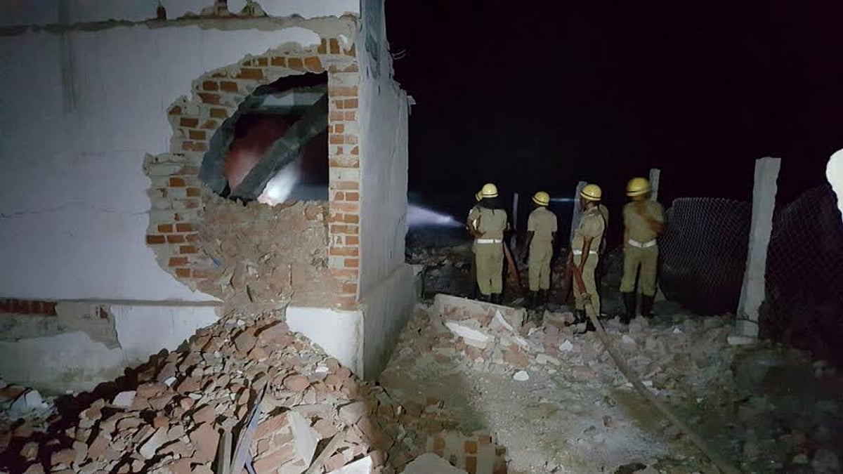 சாத்தூர் அருகே பட்டாசு ஆலையில் வெடி விபத்து ஒரு அறை தரைமட்டம்