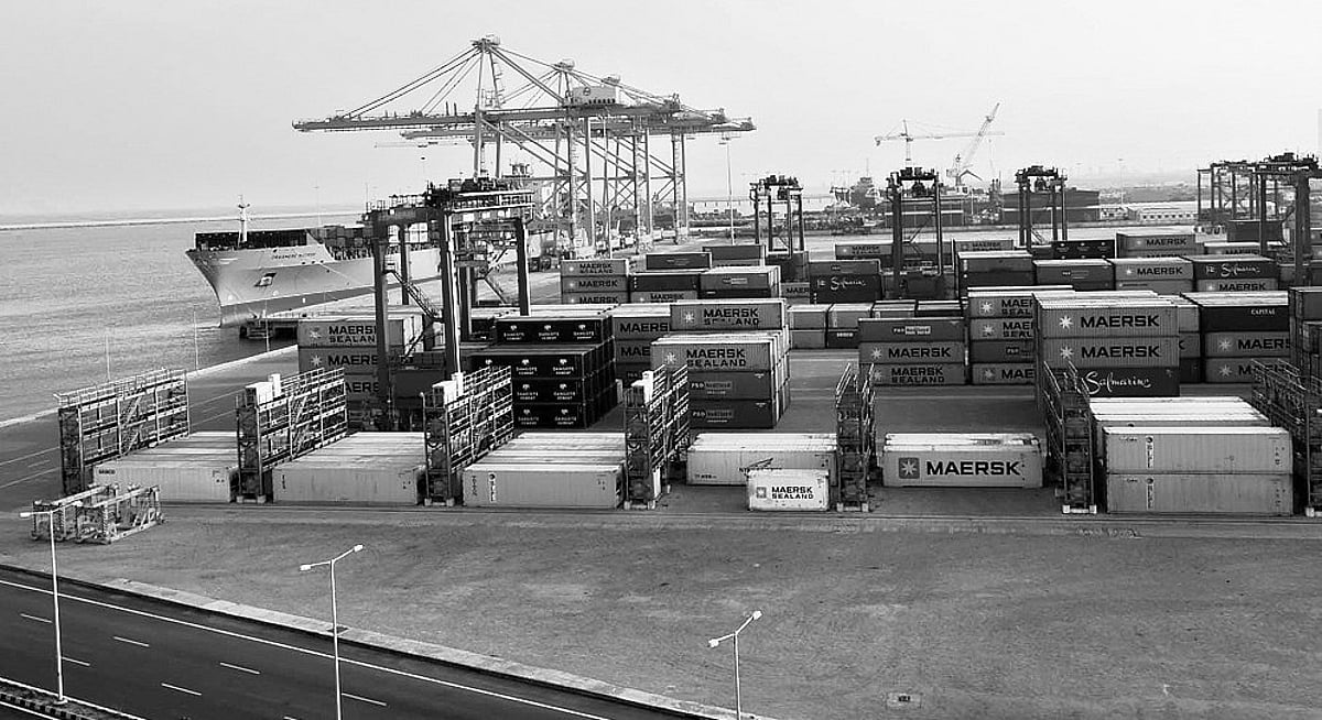 தனியார் துறைமுகத்துக்கு திருப்பிவிடப்பட்ட சரக்குப் பெட்டகக் கப்பல்: தொடரும் நெரிசல் பிரச்னை