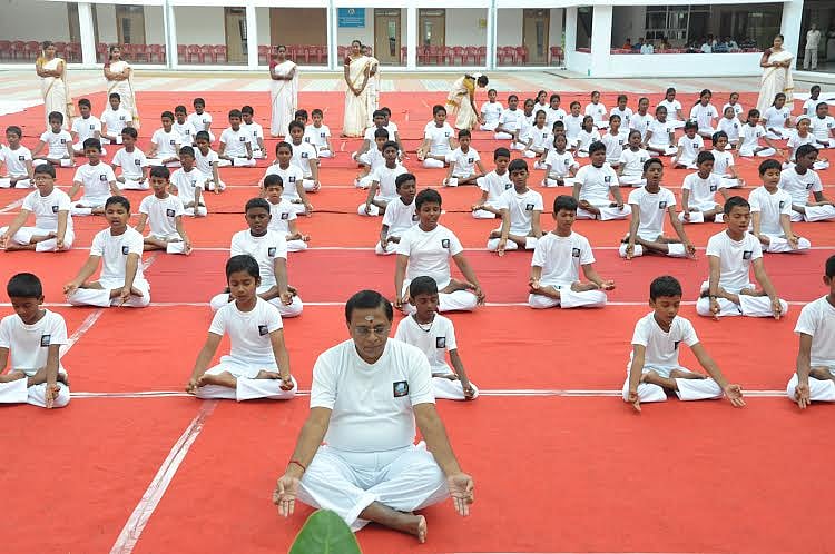 லிங்கா குளோபல் பள்ளியில் சர்வதேச யோகா தினம்