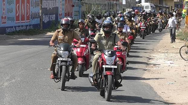 விருதுநகரில் தலைக்கவசம் அணிவதின் அவசியத்தை வலியுறுத்தி விழிப்புணர்வு பேரணி