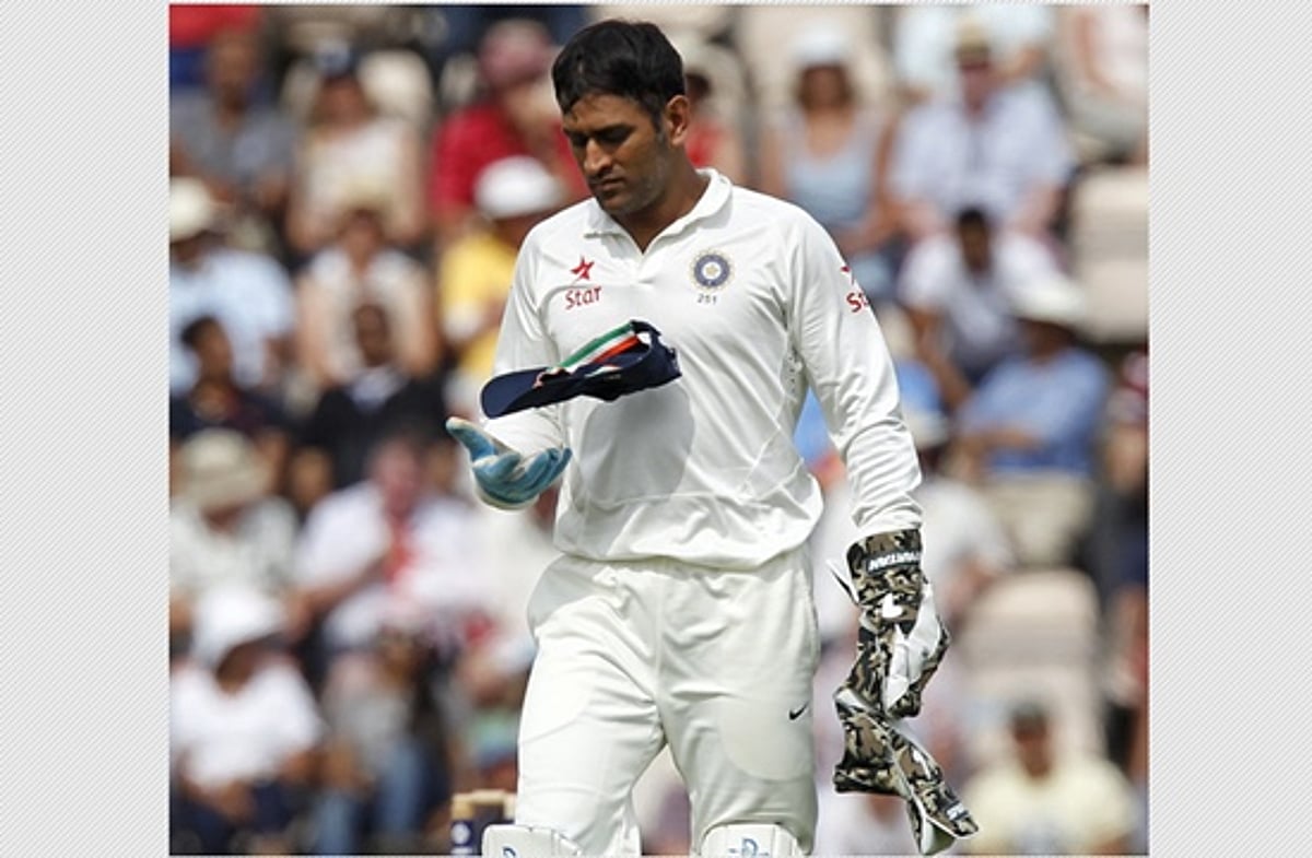 தோனியின் தாக்கத்தால் விக்கெட் கீப்பர் இல்லாமல் நடந்த கிரிக்கெட் மேட்ச்!