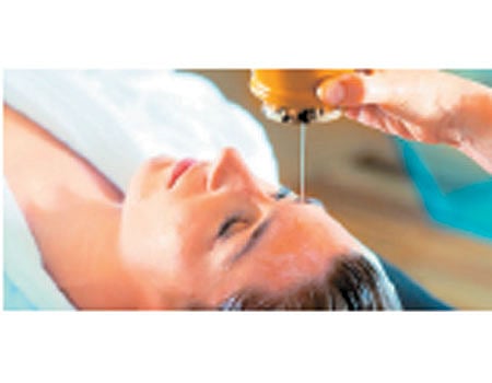 ஆயுள் காக்கும் ஆயுர்வேதம்: எண்ணெய் மருந்துகளால் ஏற்படும் பயன்கள்!