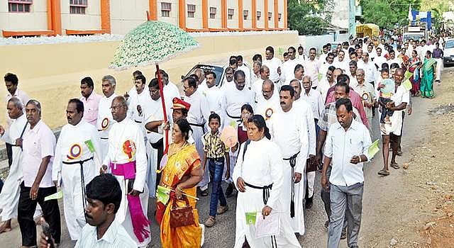 பாளையங்கோட்டையில் மாம்பழச்சங்க பண்டிகை: கிறிஸ்தவர்கள் பேரணி