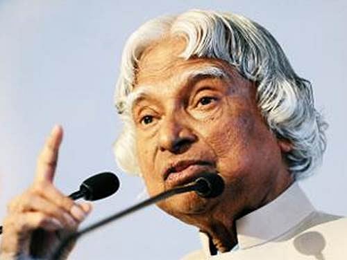 இளைஞர்கள் கடின உழைப்பை கடைப்பிடிக்க வேண்டும்: ஏ.பி.ஜெ. அப்துல்கலாம்.