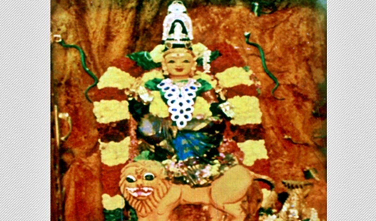 அலங்காரப்பிரியை ஸ்ரீ தேவி கருமாரி அம்மனுக்கு 108 நாட்களும், 108 சிறப்பு அலங்காரங்கள்