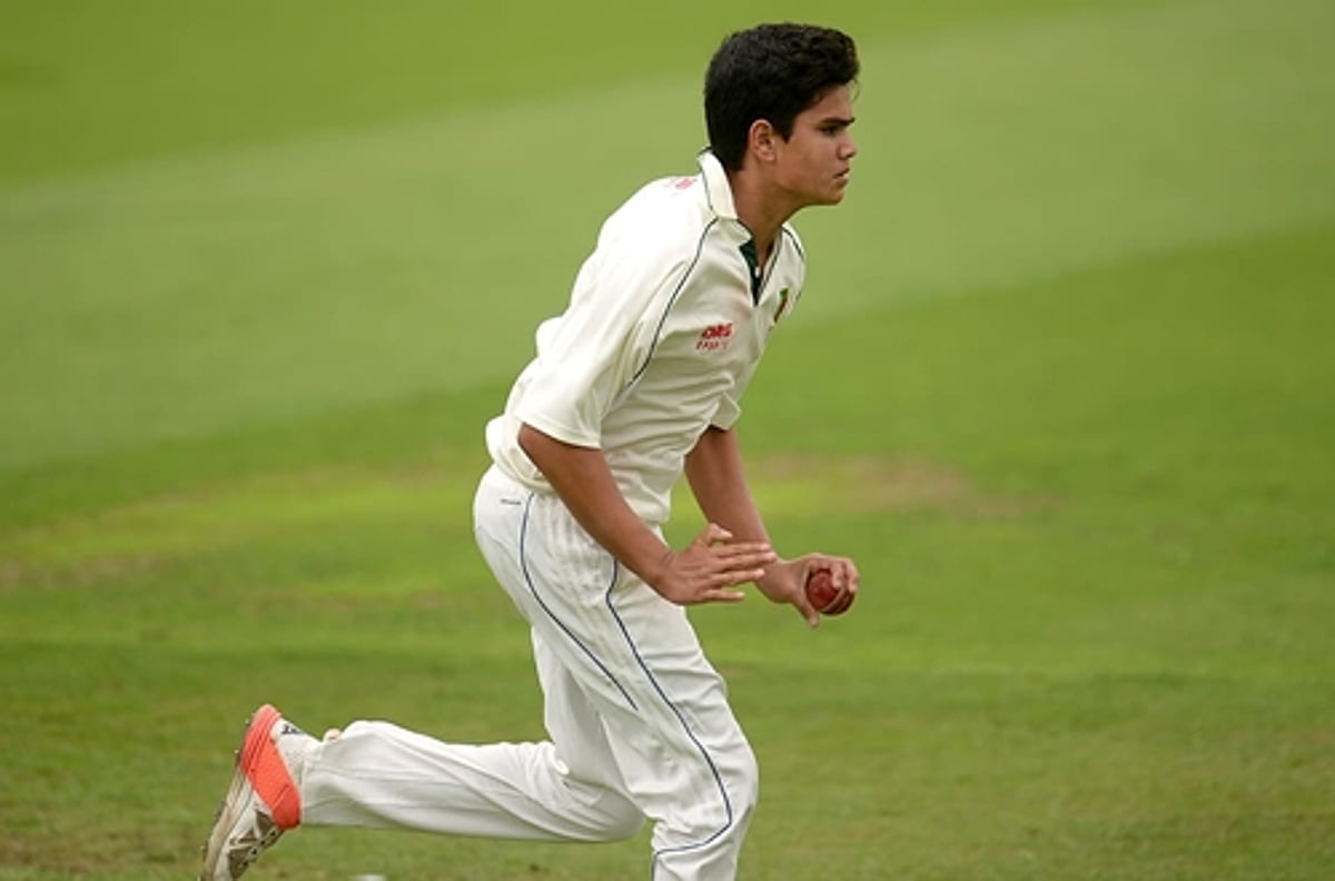 இங்கிலாந்து அணியுடன் பவுலிங் பயிற்சியில் ஈடுபடும் சச்சின் மகன் அர்ஜூன் (வீடியோ இணைப்பு)