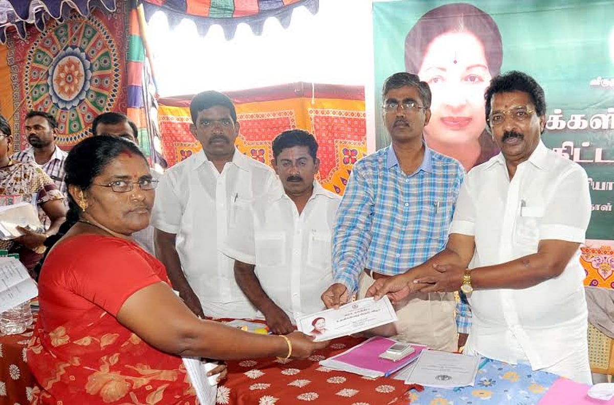 பொதுமக்கள் தொடர்பு திட்ட முகாமில் 174 பேருக்கு நலத்திட்ட உதவிகள் ஆட்சியர் வழங்கினார்