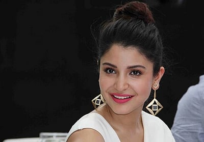 ஹிந்தி நடிகை அனுஷ்கா சர்மாவுக்கு மும்பை மாநகராட்சி நோட்டீஸ்