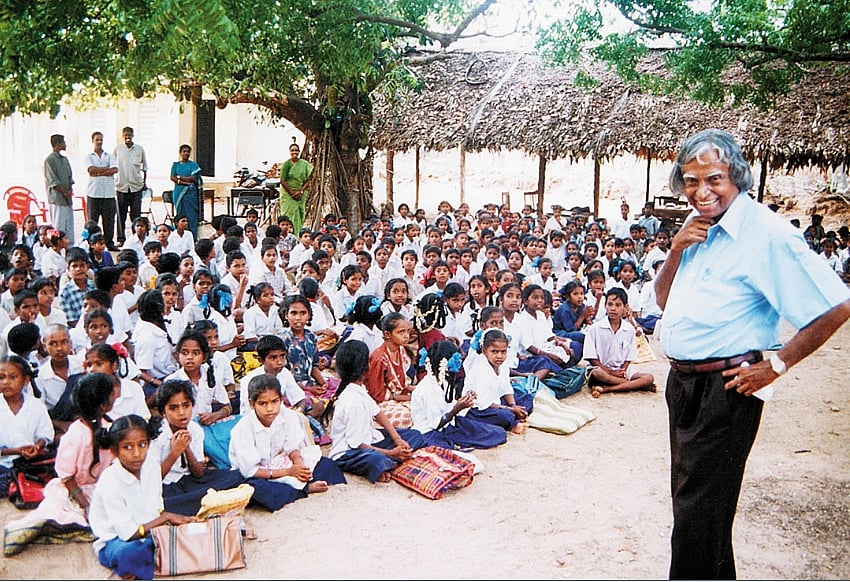 மாணவர்கள் மனதில் நீங்கா இடம்பெற்ற கலாம்!