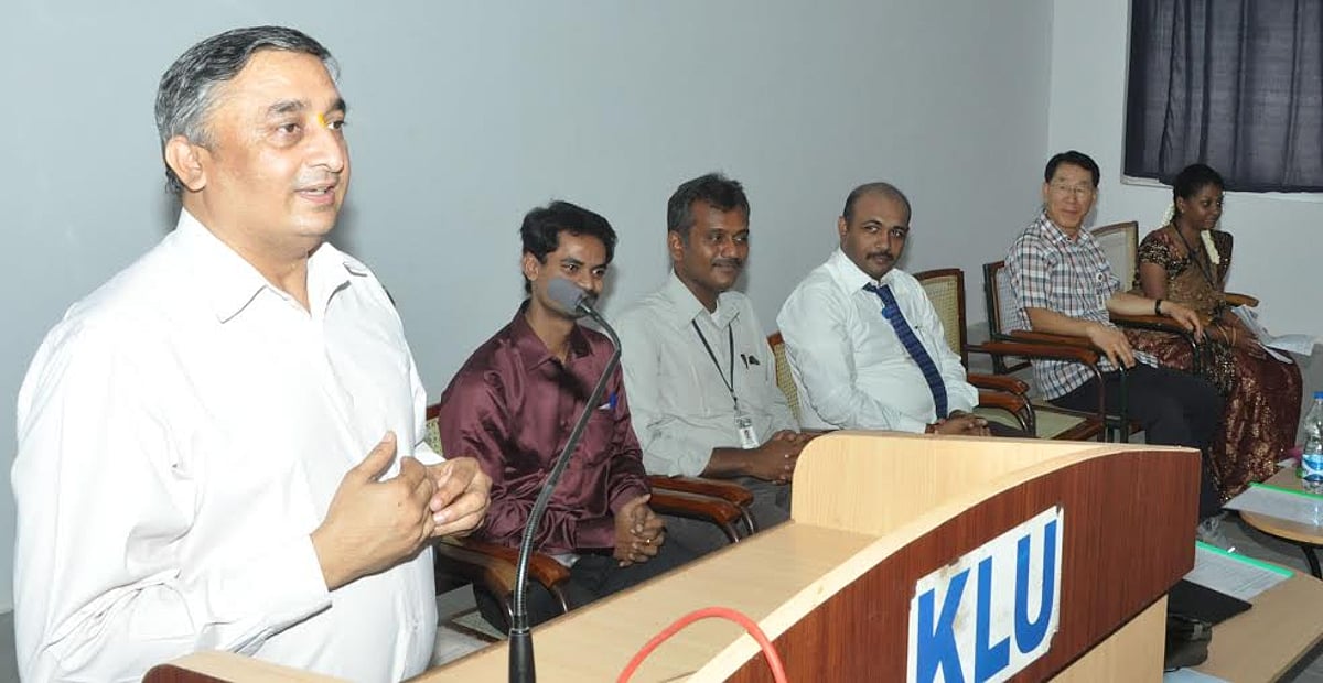 தொழில் நுட்ப பயிற்சிக்கும், தொழிற்சாலைகளுக்கும் அதிக இடைவெளி உள்ளது