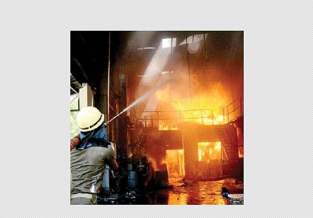 தமிழகத்தில் கடந்த ஆண்டு தீ விபத்துகளில் 1,594 பேர் சாவு