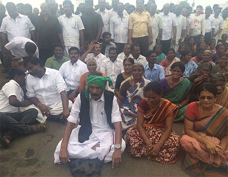 டாஸ்மாக் மதுக் கடை சூறை: வைகோ உள்ளிட்ட 152 பேர் மீது 12 பிரிவுகளில் வழக்குப்பதிவு