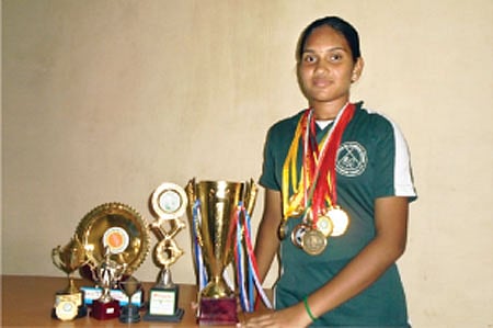 பாரம்பரியத்தைக் காக்கும் சிலம்பு வீராங்கனை!