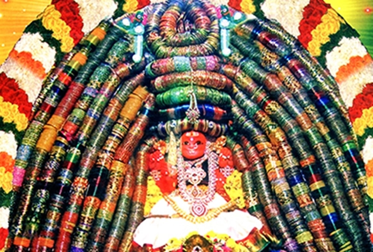 ஒரு லட்சத்து எட்டாயிரம் வளையல் அலங்காரம்