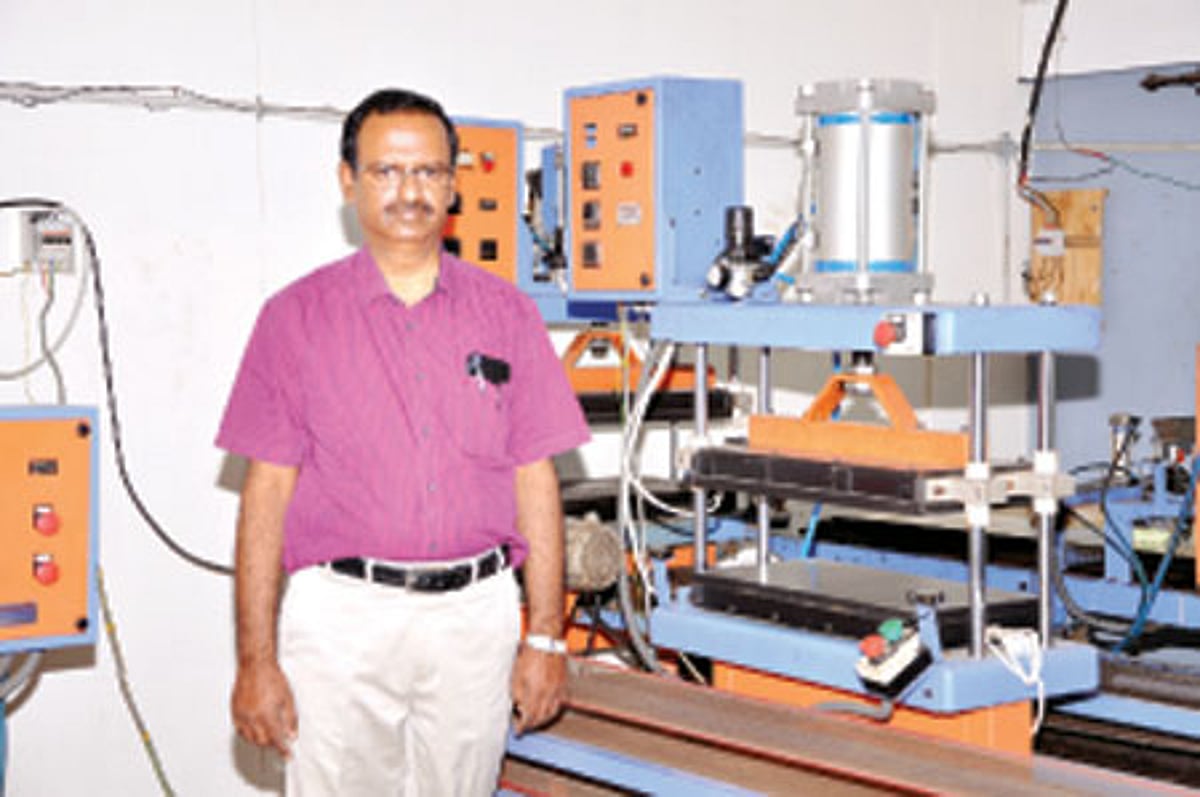 1 மணி நேரத்தில் 3500 சப்பாத்திகள்!