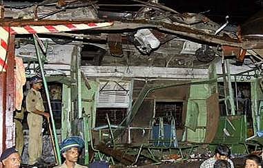 மும்பை ரயில் குண்டுவெடிப்பு வழக்கு:  12 பேர் விடுதலைக்குத் தடை 