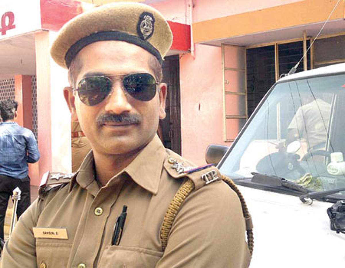 இப்படியும் ஒரு காவல்துறை ஆய்வாளர்!