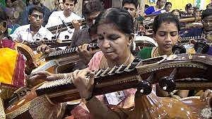 மதுரை மீனாட்சி அம்மன் ஆலயத்தில் 108 வீணை இசை வழிபாடு! 