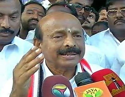 மக்கள் வாக்களித்தது இரட்டை இலை சின்னத்துக்குத்தான்: பொன்னையன் பேட்டி