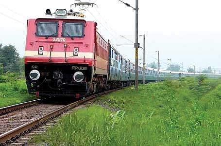 பாதுகாப்பின்றி சீர்காழி ரயில் நிலையம்